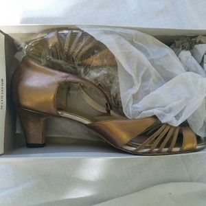 Gold Dancing shoes